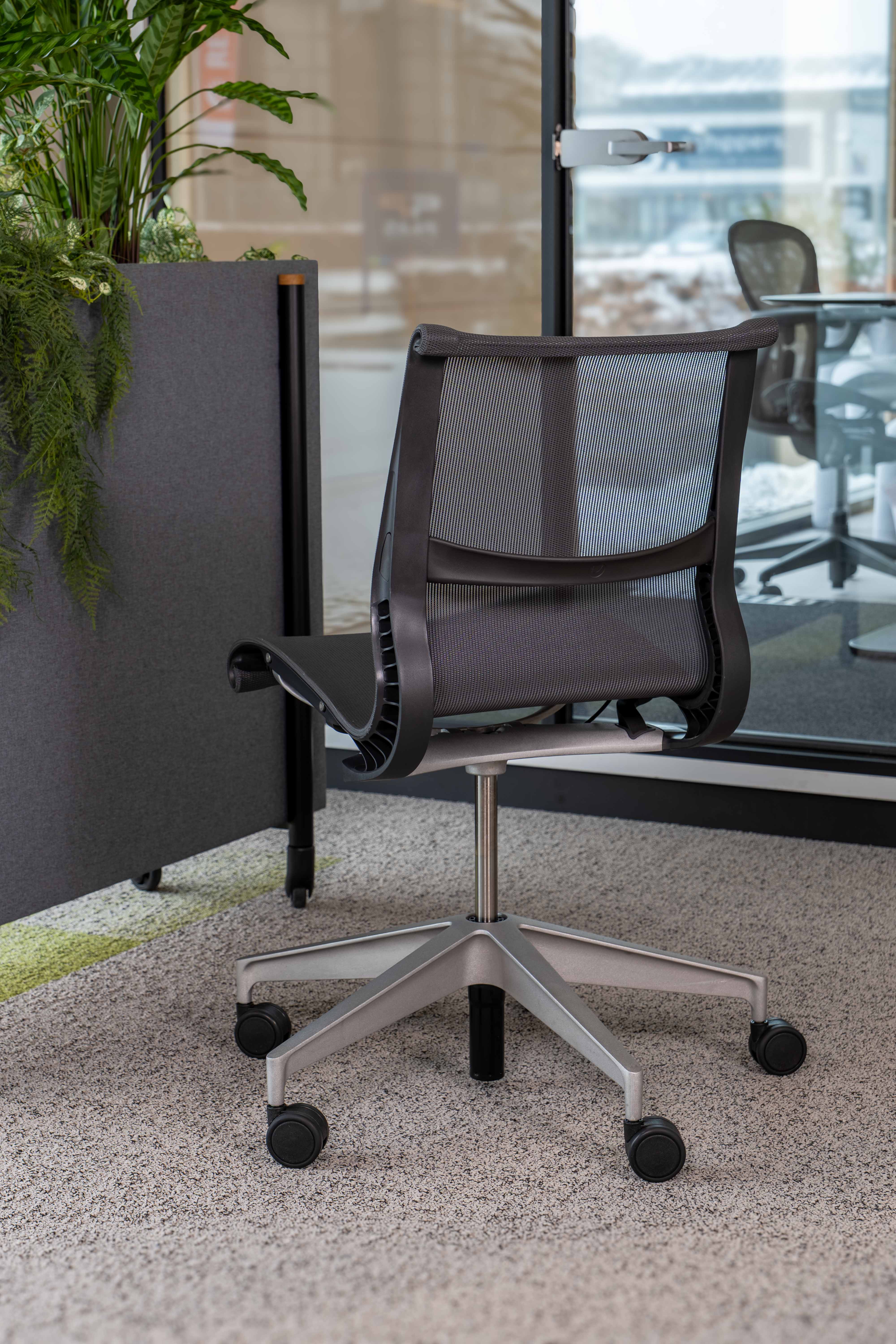 Refurbished Herman Miller Setu Graphite armless